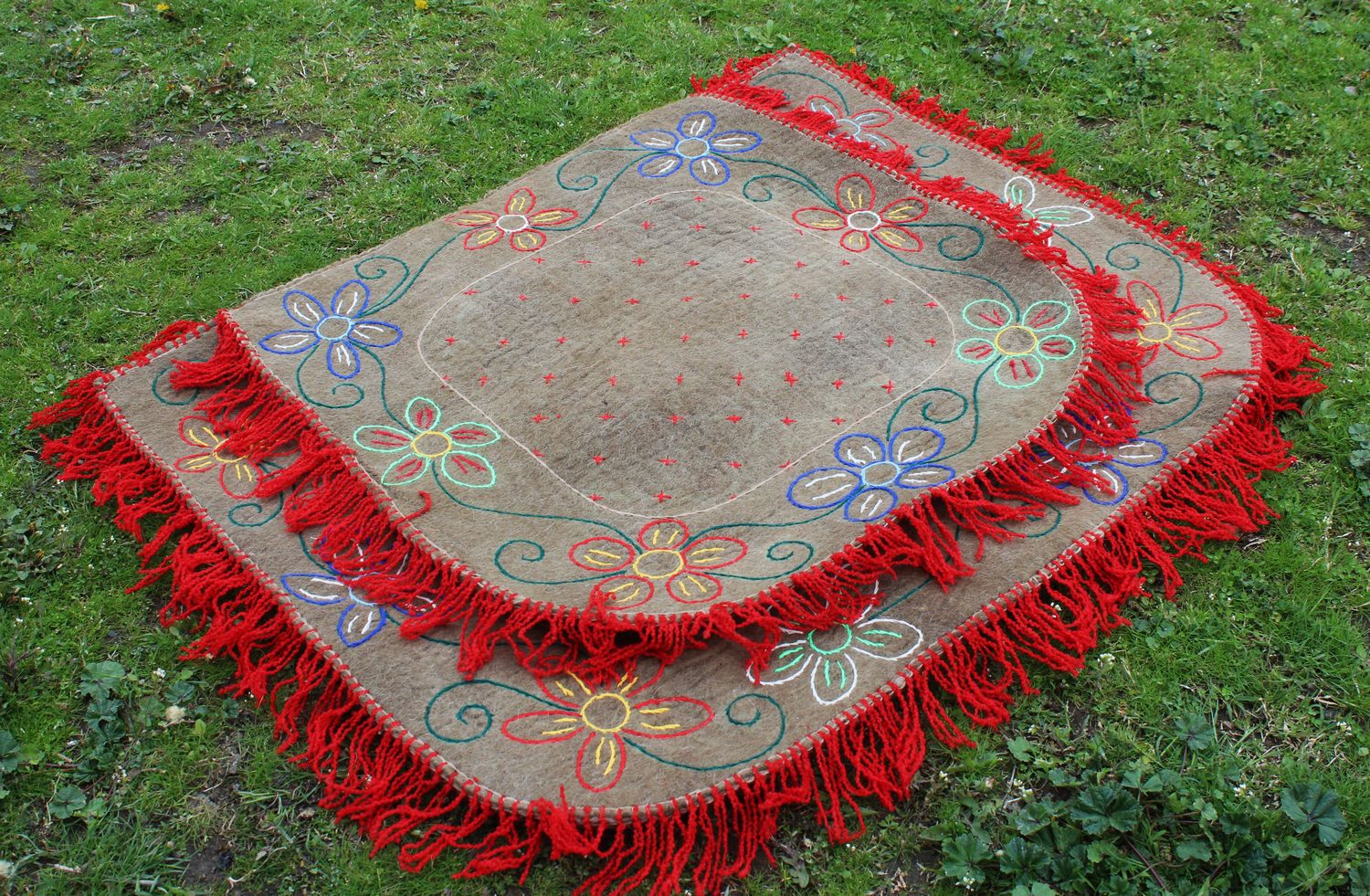 Felt Shabrak with blue and red flowers and red wool fringe